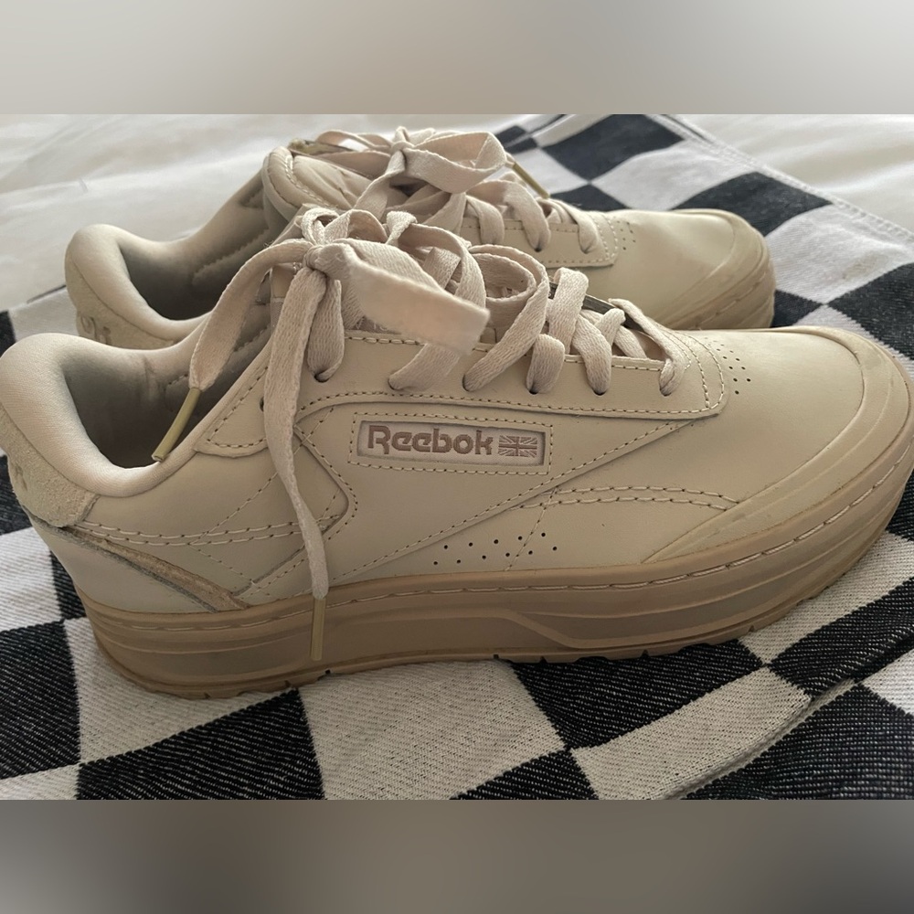 Reebok Cream Low-Top Sneakers